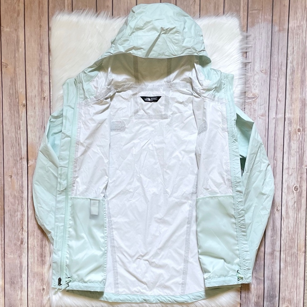 The North Face Women’s Venture 2 Rain Jacket In Misty Jade - Picture 5 of 9